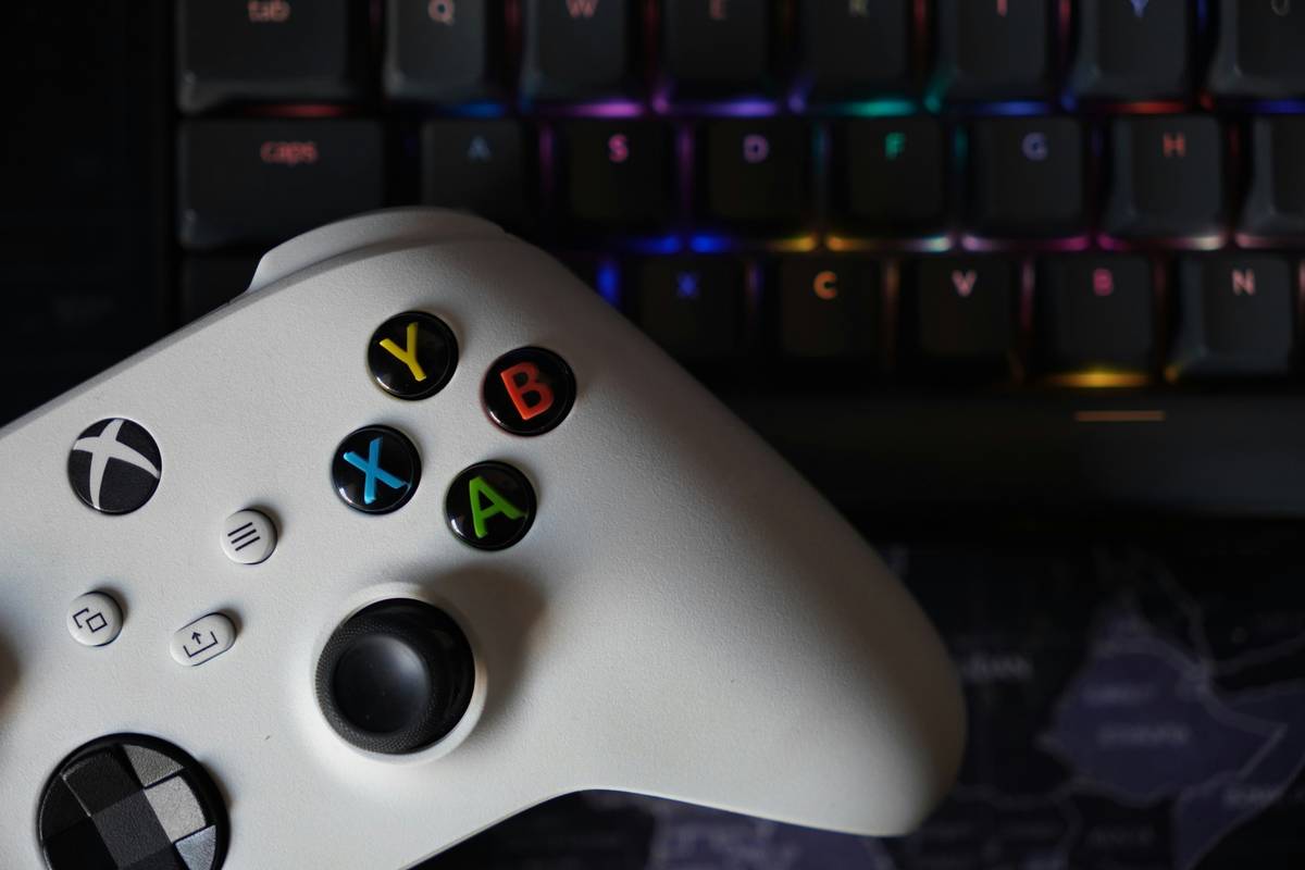 game ps4 controller wireless setup showing correct pairing sequence with PS4 console