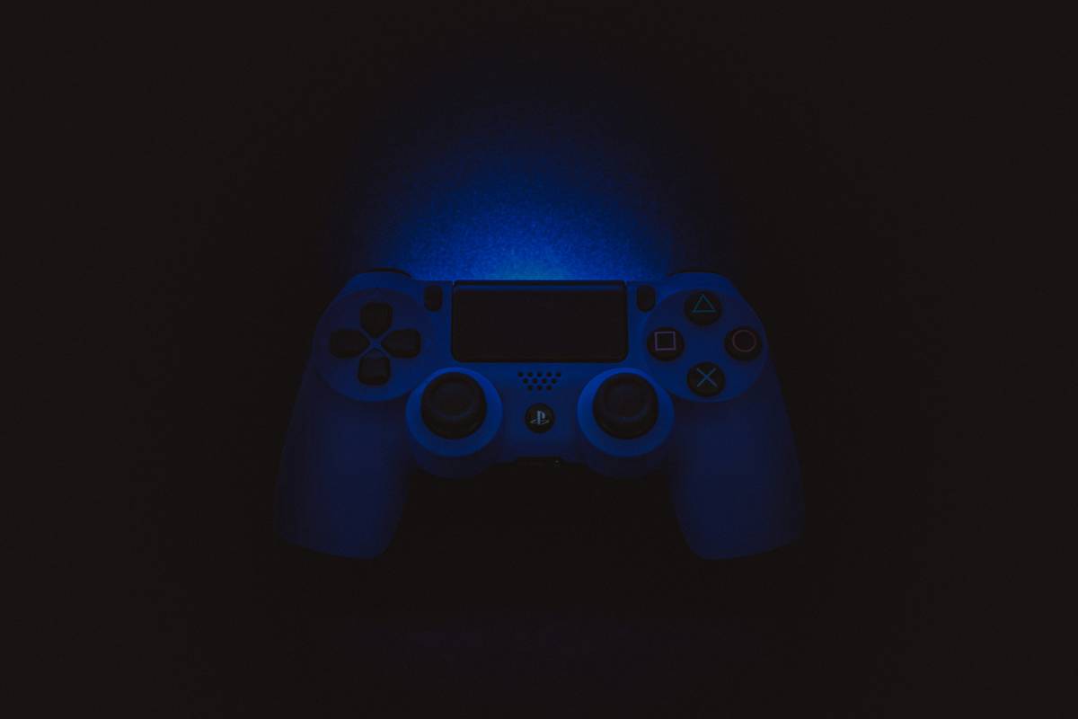 gaming ps4 controller with paddles in competitive setup showing mapped functions