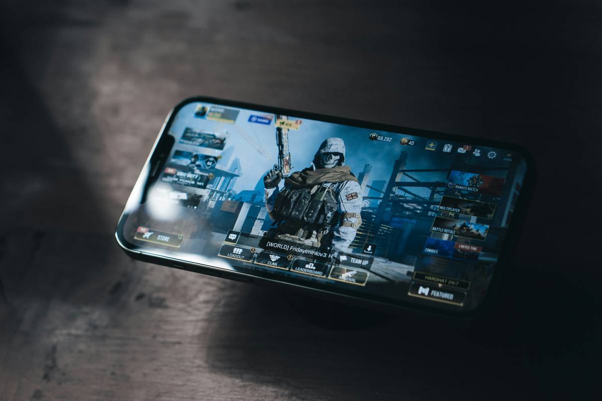 games ps4 controller iphone gameplay comparison showing responsive vs laggy control